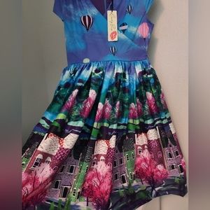 Super fun Novelty print, Streets, Trees & Air balloons. BNWT, never worn.